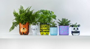 Bottle planters craft - Finished pots with plants